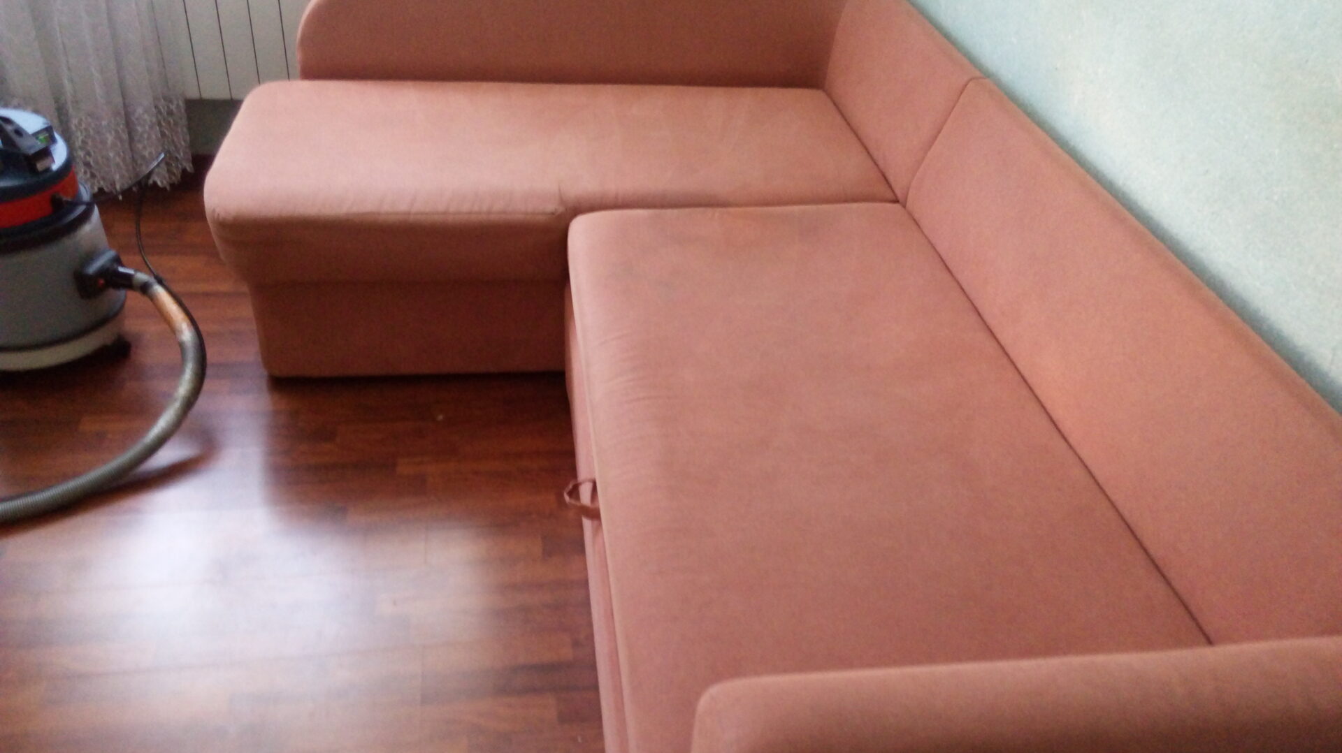 Уборка квартир и офисов от клининговой компании «Уборка тут». Химчистка мебели и мойка окон по выгодным ценам в Астрахани и области