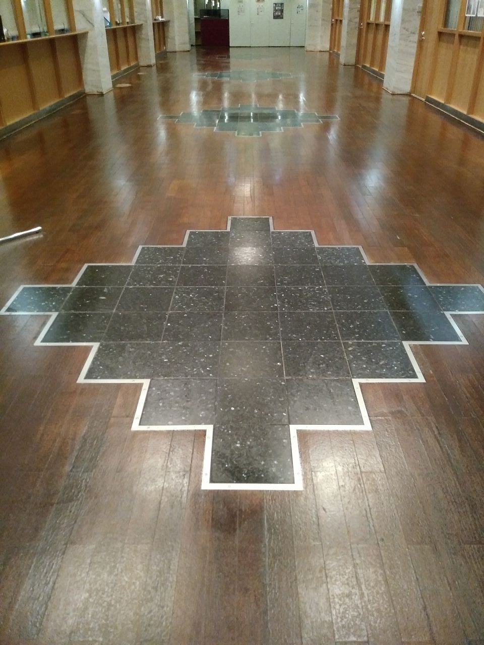 Уборка квартир и офисов от клининговой компании «Уборка тут». Химчистка мебели и мойка окон по выгодным ценам в Астрахани и области