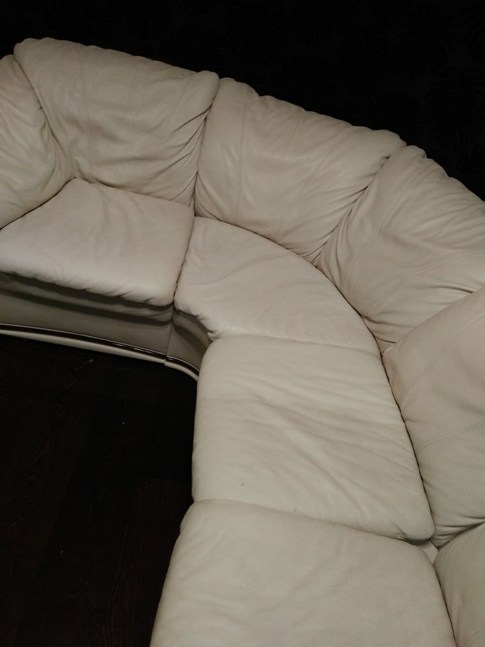 Уборка квартир и офисов от клининговой компании «Уборка тут». Химчистка мебели и мойка окон по выгодным ценам в Астрахани и области