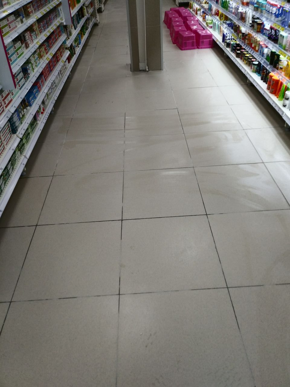 Уборка квартир и офисов от клининговой компании «Уборка тут». Химчистка мебели и мойка окон по выгодным ценам в Астрахани и области