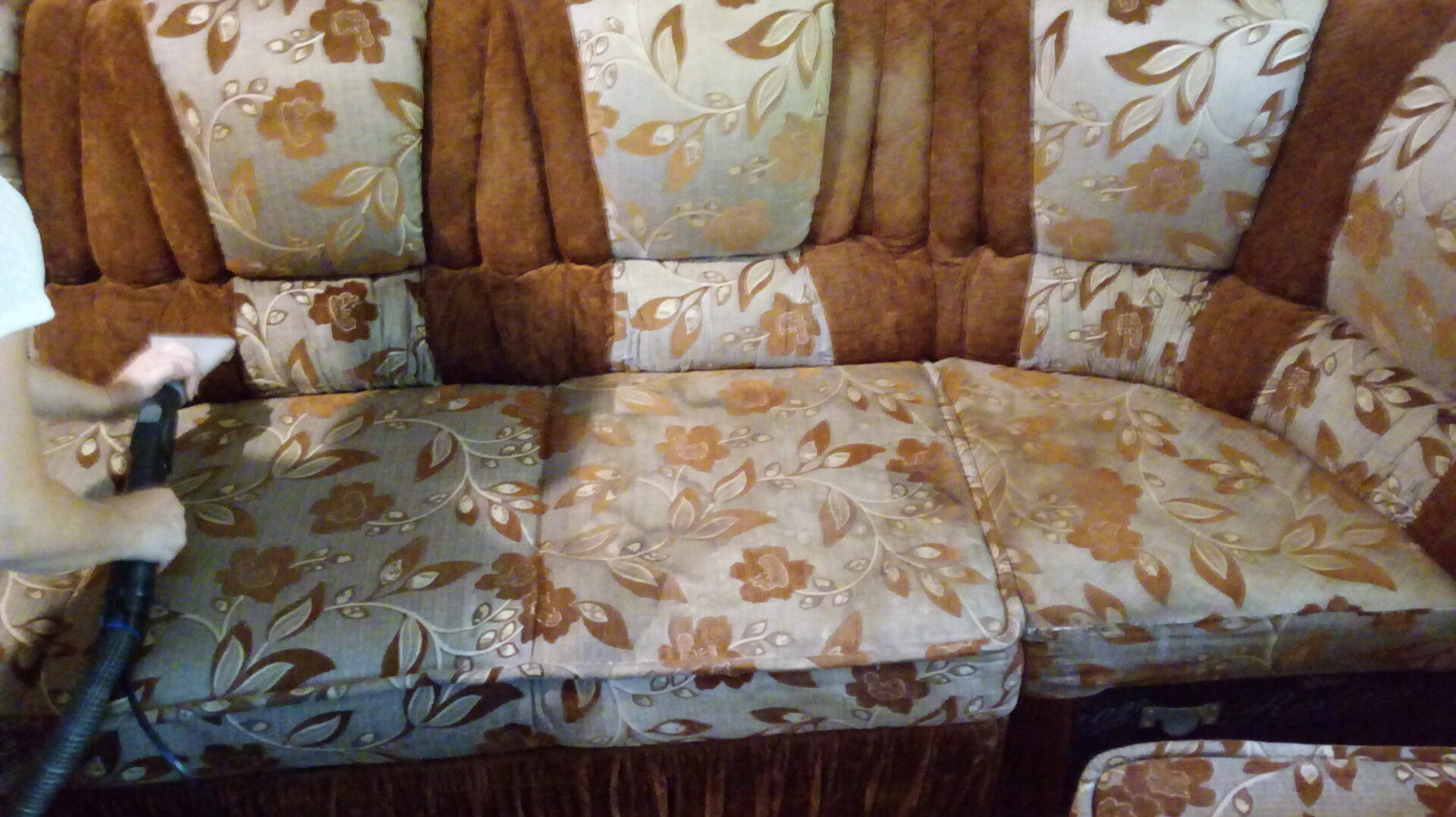 Уборка квартир и офисов от клининговой компании «Уборка тут». Химчистка мебели и мойка окон по выгодным ценам в Астрахани и области