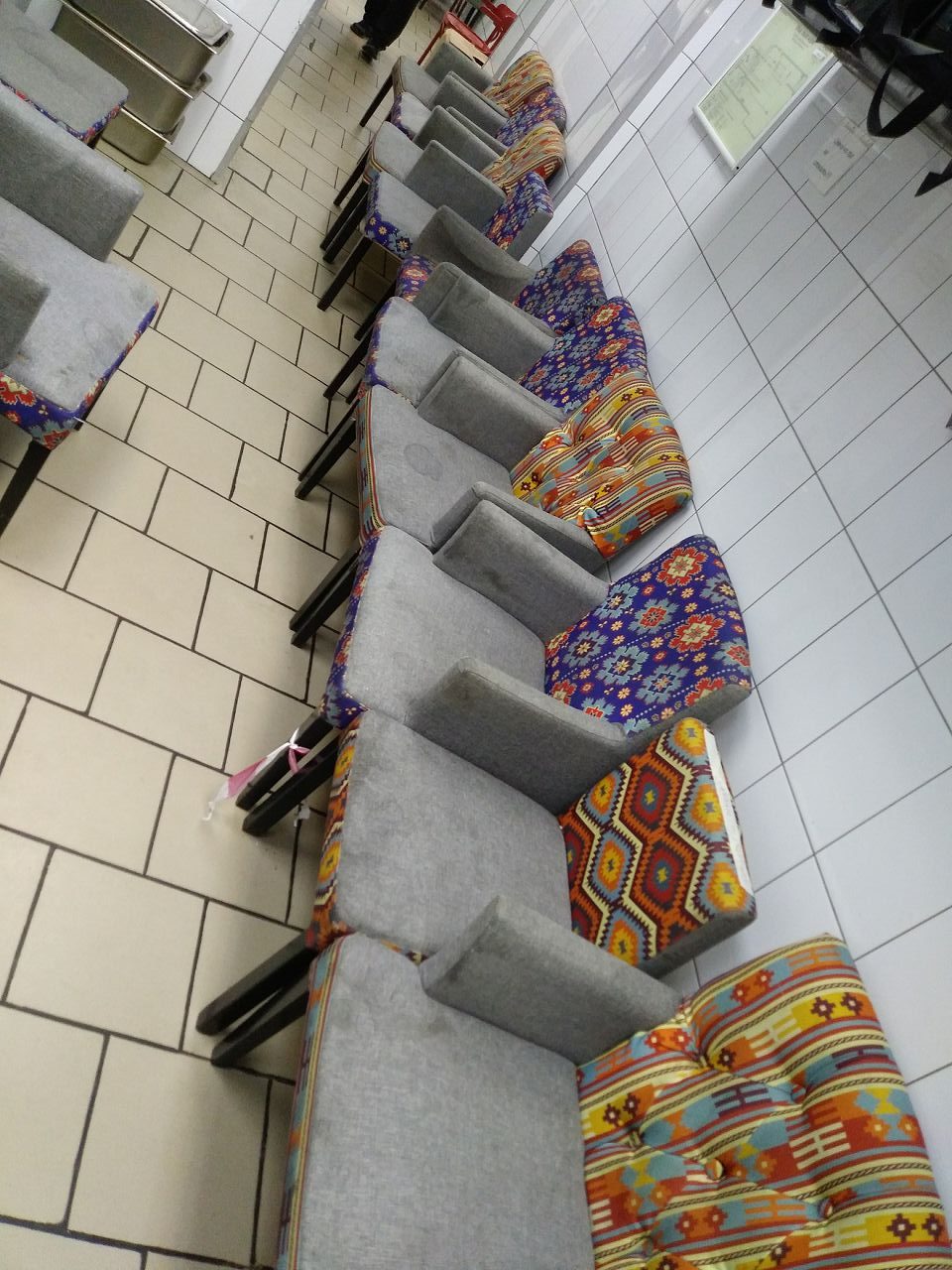 Уборка квартир и офисов от клининговой компании «Уборка тут». Химчистка мебели и мойка окон по выгодным ценам в Астрахани и области